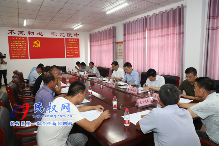 市人大常委會(huì)副主任、民權(quán)縣委書記姬脈常到白云寺鎮(zhèn)開展“三·五”基層工作日活動(dòng)