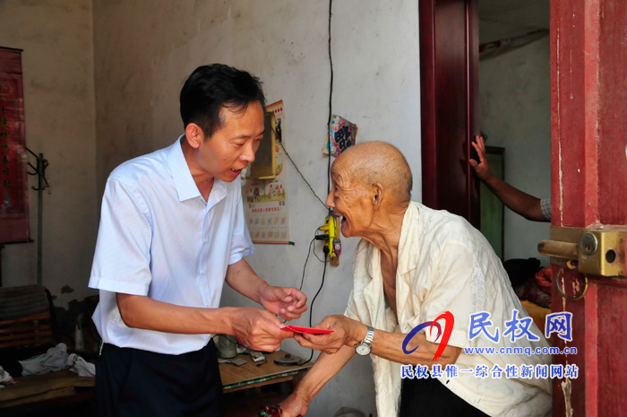 縣委常委、副縣長信木祥“八一”前夕走訪慰問復(fù)退、復(fù)員軍人