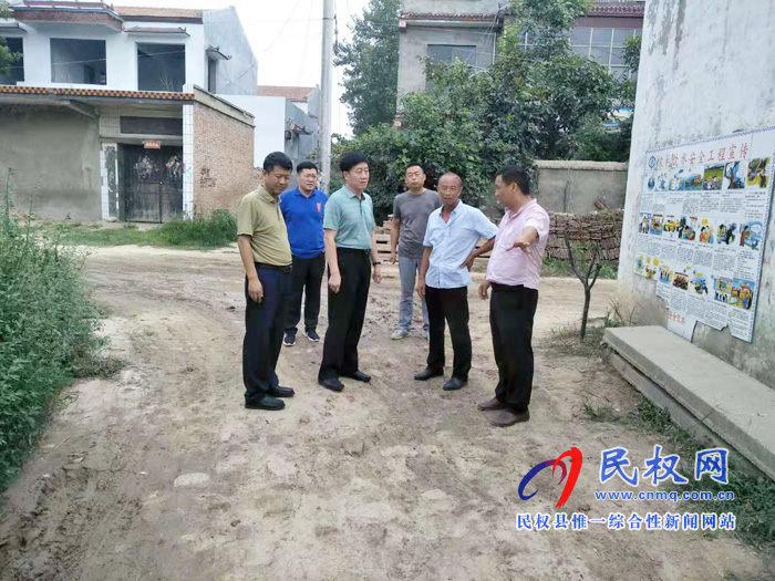 縣委常委、副縣長(zhǎng)房季到龍?zhí)伶?zhèn)檢查指導(dǎo)工作