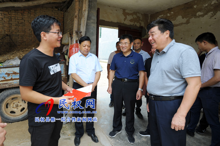 市人大常委會副主任、市總工會主席劉沛到民權(quán)縣白云寺鎮(zhèn)小渾子村開展“三·五”基層工作日活動