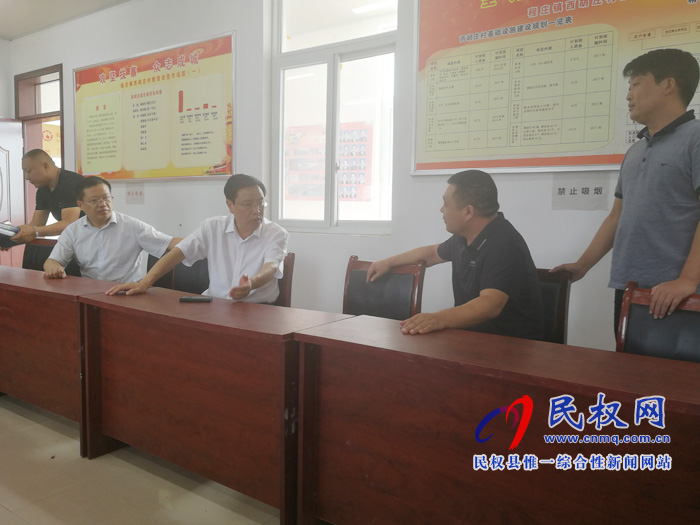 市人大常委會副主任、縣委書記姬脈常調(diào)研督導(dǎo)脫貧攻堅工作
