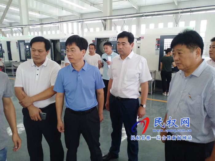 縣領(lǐng)導(dǎo)張愛軍調(diào)研高新區(qū)企業(yè)發(fā)展、產(chǎn)業(yè)扶貧、百城提質(zhì)工作