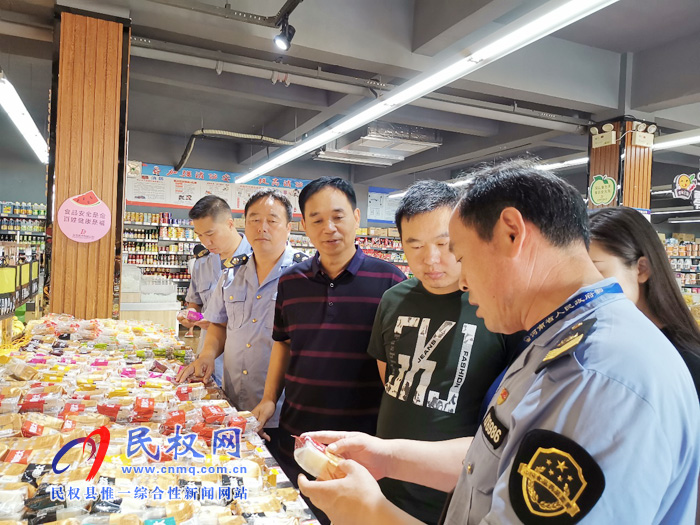 縣市場(chǎng)監(jiān)管局開展節(jié)前月餅市場(chǎng)專項(xiàng)檢查 縣市場(chǎng)監(jiān)管局開展節(jié)前月餅市場(chǎng)專項(xiàng)檢查