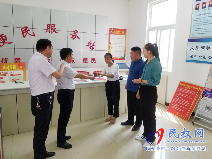 縣委政法委愛(ài)心資助大濟(jì)村貧困大學(xué)生 縣委政法委愛(ài)心資助大濟(jì)村貧困大學(xué)生