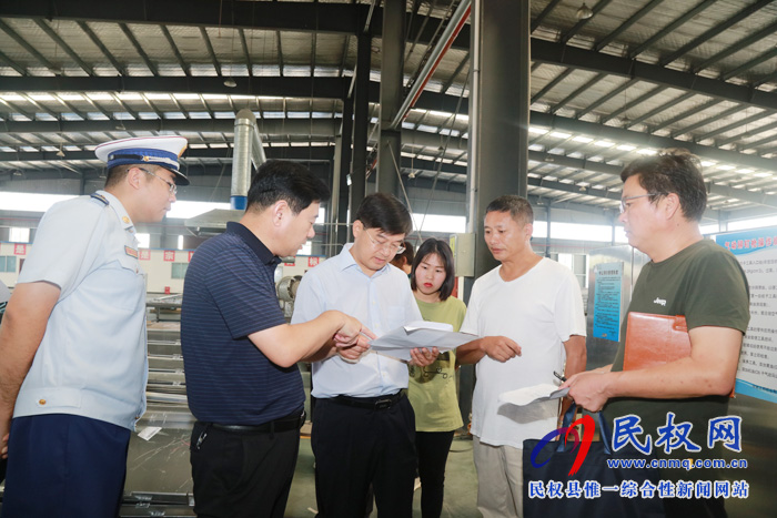 縣委副書記、縣長張團結(jié)對我縣企業(yè)安全生產(chǎn)工作進行檢查