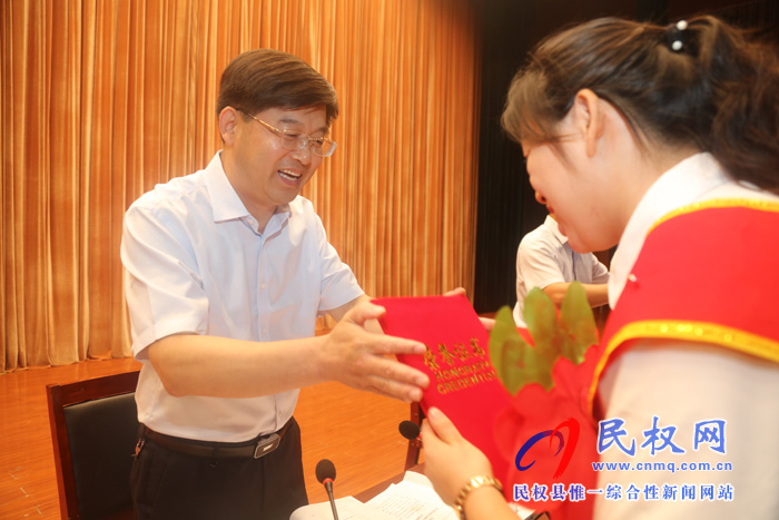 民權(quán)縣隆重舉行慶祝第35個教師節(jié)暨教育體育工作表彰大會 民權(quán)縣隆重舉行慶祝第35個教師節(jié)暨教育體育工作表彰大會