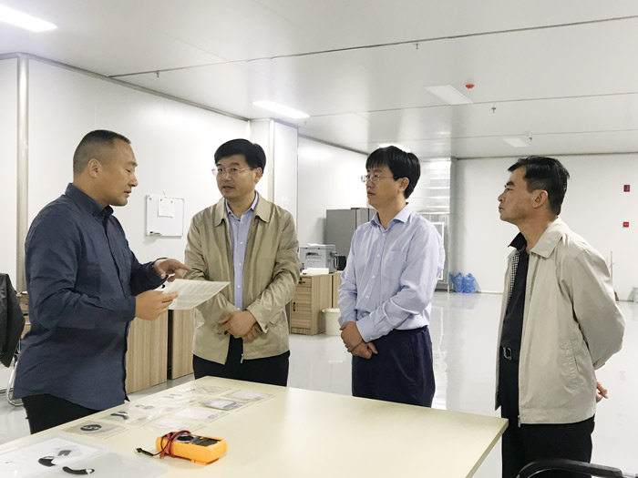 縣委副書記、縣長(zhǎng)張團(tuán)結(jié)深入高新區(qū)調(diào)研企業(yè)發(fā)展情況