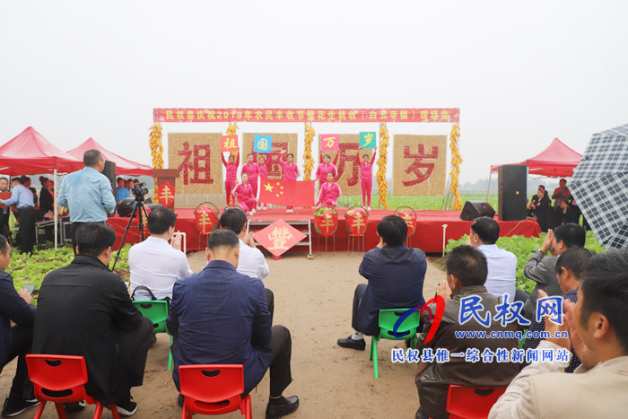 民權(quán):莊稼地里 慶國(guó)慶 話豐收 民權(quán):莊稼地里 慶國(guó)慶 話豐收