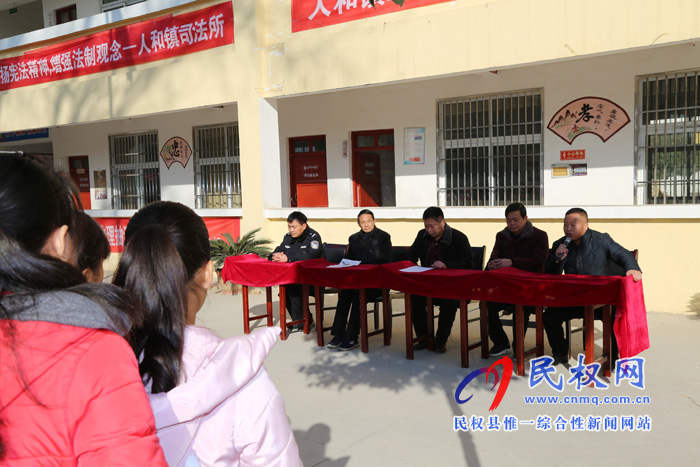 人和司法所開(kāi)展春節(jié)前憲法宣傳等系列活動(dòng) 人和司法所開(kāi)展春節(jié)前憲法宣傳等系列活動(dòng)