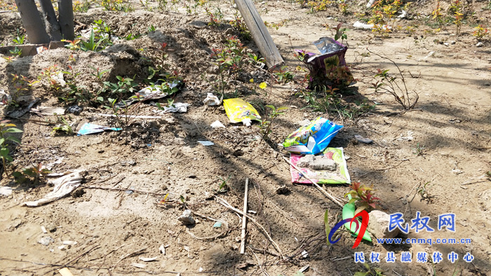 【不文明行為曝光臺】市民觀景不文明 城市環(huán)境“小受傷” 【不文明行為曝光臺】市民觀景不文明 城市環(huán)境“小受傷”