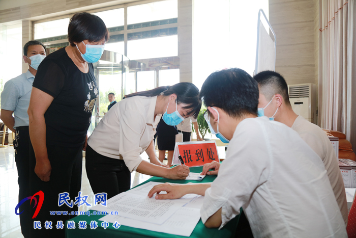 懷揣民聲“有備而來(lái)”?出席縣十五屆人大四次會(huì)議的人大代表陸續(xù)報(bào)到 懷揣民聲“有備而來(lái)”?出席縣十五屆人大四次會(huì)議的人大代表陸續(xù)報(bào)到