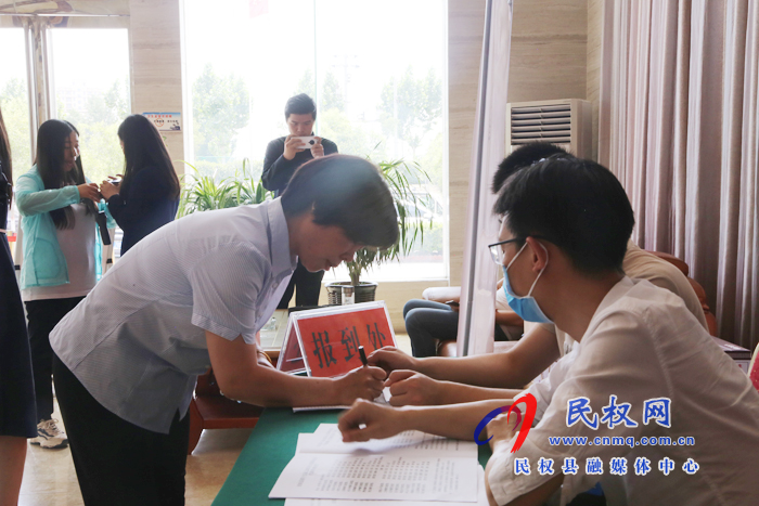 懷揣民聲“有備而來(lái)”?出席縣十五屆人大四次會(huì)議的人大代表陸續(xù)報(bào)到 懷揣民聲“有備而來(lái)”?出席縣十五屆人大四次會(huì)議的人大代表陸續(xù)報(bào)到