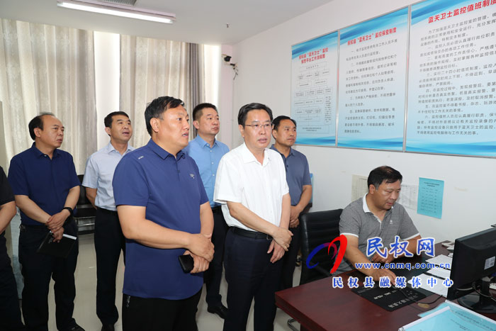 市人大常委會副主任、縣委書記姬脈常查看“三夏”生產時強調：搶抓農時 科學調度 確保顆粒歸倉