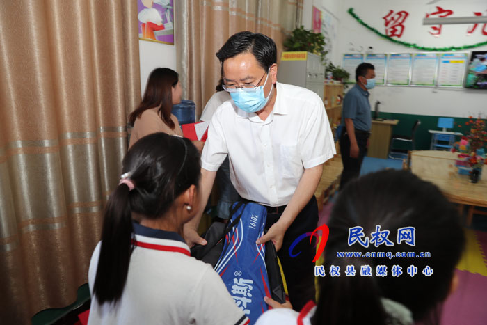 姬脈常寄語全縣少年兒童：立志，樹遠大理想；求知，成棟梁之才
