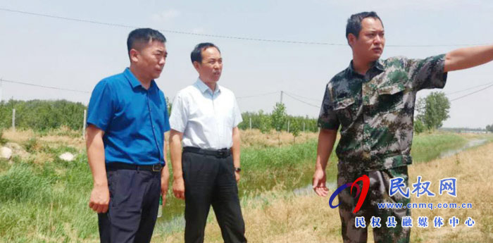 縣領導韓德勇到雙塔鎮(zhèn)巡河及督導“三夏”生產(chǎn)暨秸稈禁燒工作 縣領導韓德勇到雙塔鎮(zhèn)巡河及督導“三夏”生產(chǎn)暨秸稈禁燒工作