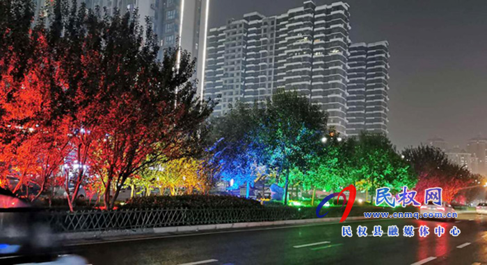 城管局路燈所加強(qiáng)城區(qū)亮化、美化，為創(chuàng)建全國(guó)文明城（提名城市）工作增光添彩