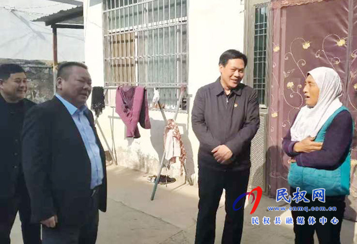 縣委常委、政法委書記、副縣長孟祥亮督導(dǎo)伯黨鄉(xiāng)脫貧攻堅(jiān)工作
