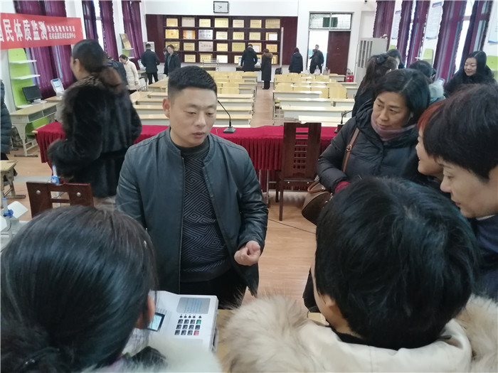 民權(quán)縣教體局國民體質(zhì)監(jiān)測(cè)中心到第三小學(xué)開展教師體質(zhì)測(cè)試工作 民權(quán)縣教體局國民體質(zhì)監(jiān)測(cè)中心到第三小學(xué)開展教師體質(zhì)測(cè)試工作