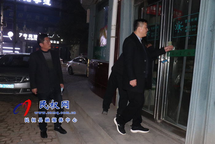 深夜暗訪(fǎng) 重拳出擊——我縣開(kāi)展定點(diǎn)醫(yī)藥機(jī)構(gòu)專(zhuān)項(xiàng)治理“回頭看”活動(dòng) 深夜暗訪(fǎng) 重拳出擊——我縣開(kāi)展定點(diǎn)醫(yī)藥機(jī)構(gòu)專(zhuān)項(xiàng)治理“回頭看”活動(dòng)