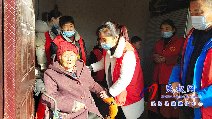 民權(quán)縣公益聯(lián)盟:舉行“捐岀一份愛心 奉獻(xiàn)一片真情”慰問活動 民權(quán)縣公益聯(lián)盟:舉行“捐岀一份愛心 奉獻(xiàn)一片真情”慰問活動