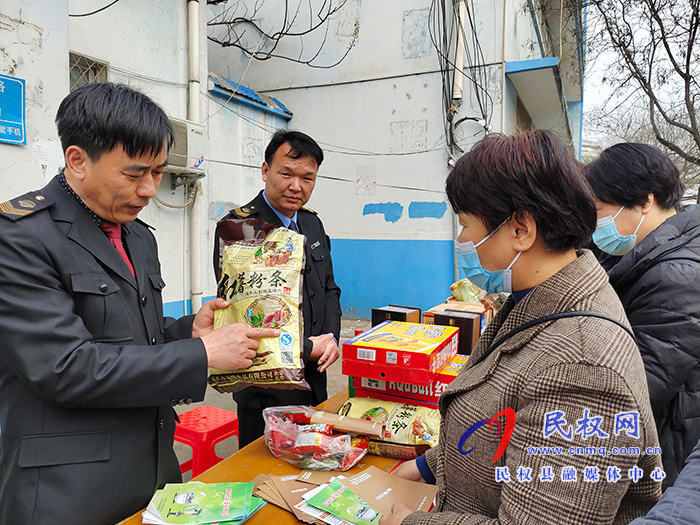 民權(quán)縣市場(chǎng)監(jiān)督管理局開展3·15國際消費(fèi)者權(quán)益日宣傳服務(wù)活動(dòng) 民權(quán)縣市場(chǎng)監(jiān)督管理局開展3·15國際消費(fèi)者權(quán)益日宣傳服務(wù)活動(dòng)