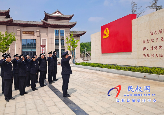 鄭州鐵路公安處民權(quán)北站派出所、民權(quán)站派出所赴雙塔鎮(zhèn)秣坡村紅色基地開(kāi)展黨史學(xué)習(xí)教育