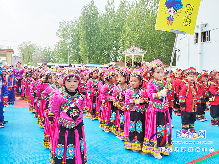 白云寺鎮(zhèn)馬崗小天使幼兒園舉行“民族大團結”主題運動會 白云寺鎮(zhèn)馬崗小天使幼兒園舉行“民族大團結”主題運動會