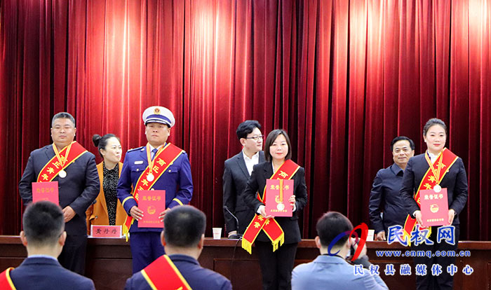 民權(quán)縣幼兒園黨支部書(shū)記、園長(zhǎng)徐海燕同志榮獲“商丘市五四青年獎(jiǎng)?wù)隆狈Q號(hào)