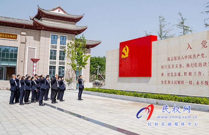 民權(quán)縣實驗小學(xué)開展“學(xué)黨史，感黨恩，跟黨走，尋找紅色足跡”紅色主題教育活動
