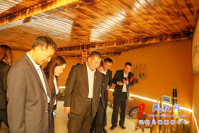 民權(quán)縣實驗小學(xué)開展“學(xué)黨史，感黨恩，跟黨走，尋找紅色足跡”紅色主題教育活動