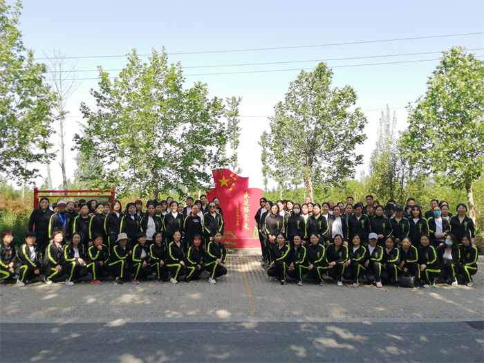民權(quán)縣第三小學(xué)舉行“永遠跟黨走奮斗新征程”慶祝建黨100周年徒步活動 民權(quán)縣第三小學(xué)舉行“永遠跟黨走奮斗新征程”慶祝建黨100周年徒步活動