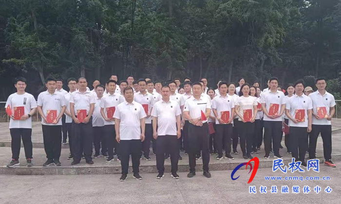 民權(quán)縣金融機(jī)構(gòu)開展“學(xué)黨史、展形象、凝心聚力促發(fā)展”健步走活動(dòng)
