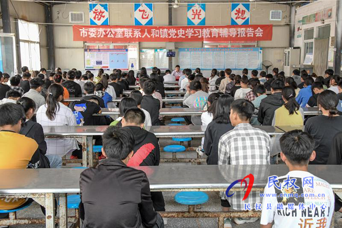 市委常務(wù)副秘書長、市委辦公室主任吳金山為民權(quán)縣人和鎮(zhèn)學(xué)校師生上黨課