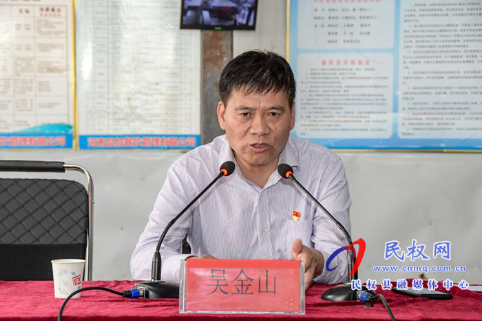 市委常務(wù)副秘書長、市委辦公室主任吳金山為民權(quán)縣人和鎮(zhèn)學(xué)校師生上黨課