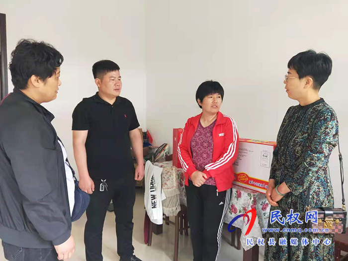 民權(quán)縣總工會(huì)開展“工會(huì)進(jìn)萬(wàn)家”調(diào)研走訪慰問(wèn)活動(dòng) 民權(quán)縣總工會(huì)開展“工會(huì)進(jìn)萬(wàn)家”調(diào)研走訪慰問(wèn)活動(dòng)