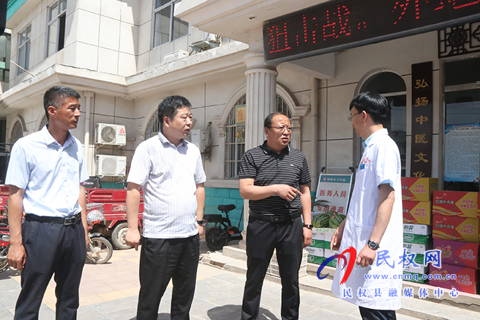 胡集鄉(xiāng)黨委書記白守玉看望慰問疫苗接種工作醫(yī)護人員