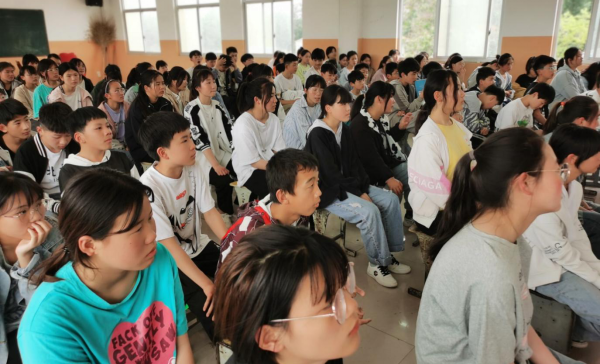 北關(guān)二中開(kāi)展“從小學(xué)黨史，永遠(yuǎn)跟黨走”主題教育活動(dòng)