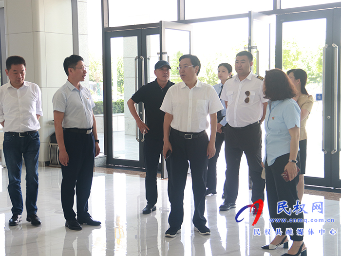 市人大常委會(huì)副主任、縣委書(shū)記姬脈常赴周口西華通用機(jī)場(chǎng)參觀考察