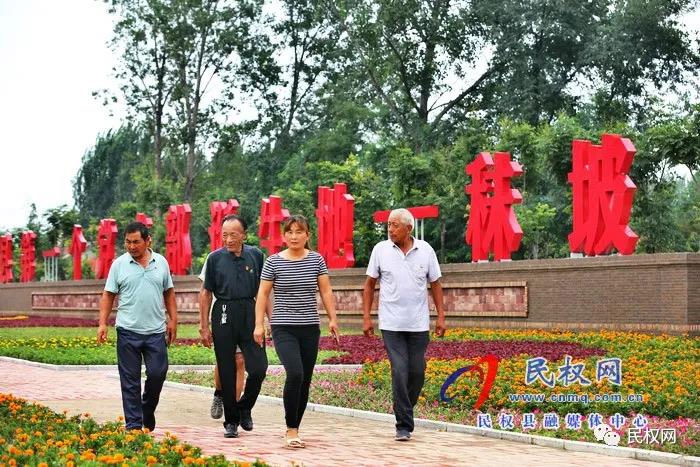 河南日報頭版頭條以“民權 紅綠輝映展畫卷”為題刊發(fā)報道 河南日報頭版頭條以“民權 紅綠輝映展畫卷”為題刊發(fā)報道