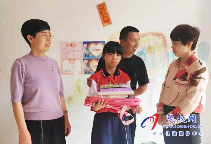 民權(quán)縣總工會(huì)開(kāi)展“六一特別關(guān)愛(ài)活動(dòng)”