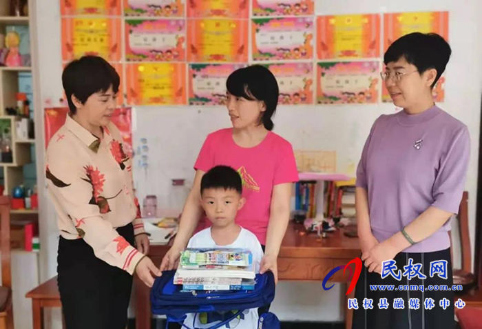 民權(quán)縣總工會(huì)開(kāi)展“六一特別關(guān)愛(ài)活動(dòng)”