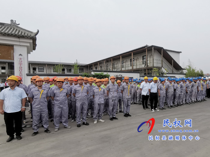 民權(quán)高新區(qū)組織企業(yè)舉辦升旗儀式暨“安全生產(chǎn)月”活動(dòng)啟動(dòng)儀式