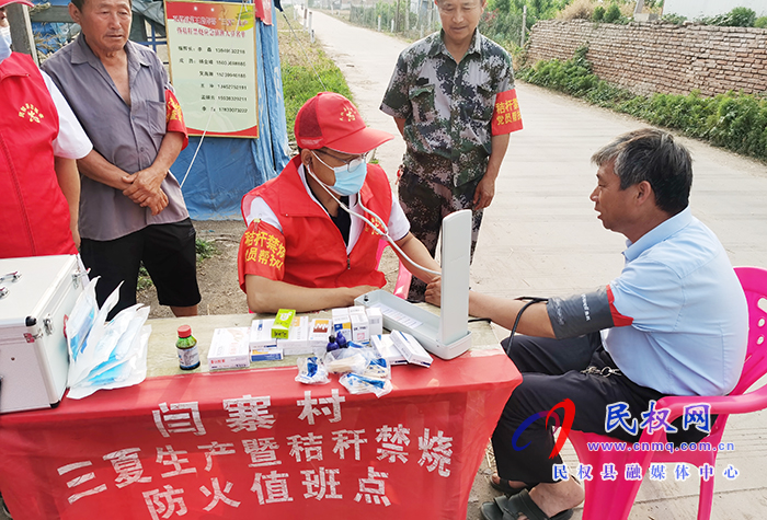 【辦實事當(dāng)先鋒】雙塔鎮(zhèn)衛(wèi)生院水東志愿者開展三夏“送藥品，送健康”活動