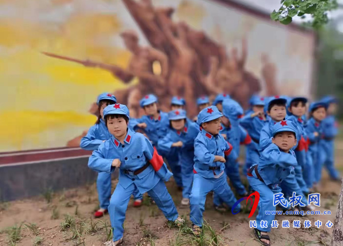 程莊鎮(zhèn)附屬幼兒園開展“尋訪紅色足跡”教育實踐活動 程莊鎮(zhèn)附屬幼兒園開展“尋訪紅色足跡”教育實踐活動