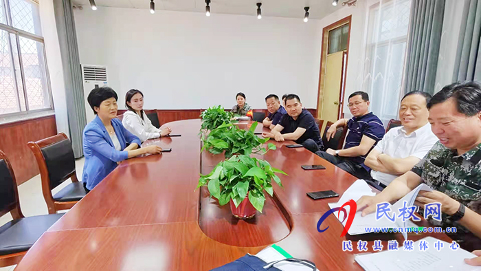 縣人大常委會(huì)主任周燕、副縣長(zhǎng)朱琳到老顏集鄉(xiāng)督導(dǎo)檢查“三夏”生產(chǎn)及信訪維穩(wěn)工作