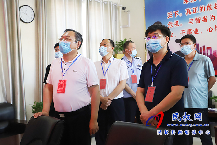 市委常委、常務(wù)副市長(zhǎng)吳祖明到民察看高考準(zhǔn)備工作