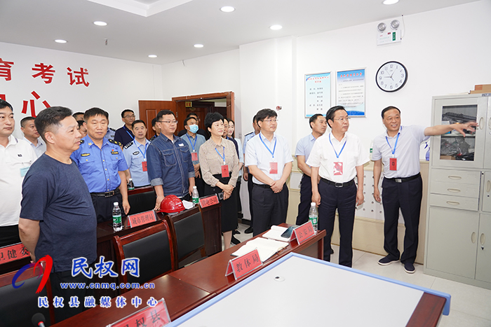 市人大常委會副主任、縣委書記姬脈常帶隊巡視高考工作