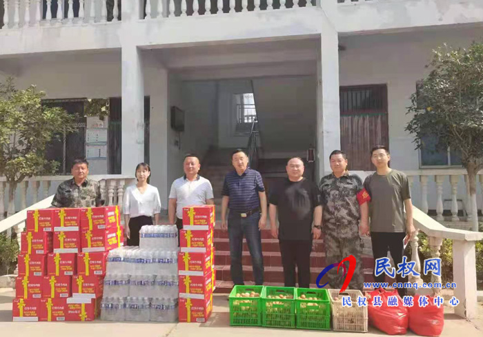 縣水利局到伯黨鄉(xiāng)對奮戰(zhàn)在“三夏”一線的干部職工進(jìn)行慰問 縣水利局到伯黨鄉(xiāng)對奮戰(zhàn)在“三夏”一線的干部職工進(jìn)行慰問