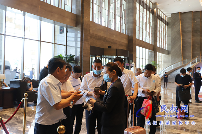 出席市五屆人大五次會議的縣人大代表向大會報到 出席市五屆人大五次會議的縣人大代表向大會報到