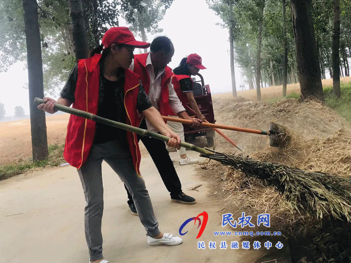 孫六鎮(zhèn)：全面清理“三邊三頭”秸稈，提升人居環(huán)境